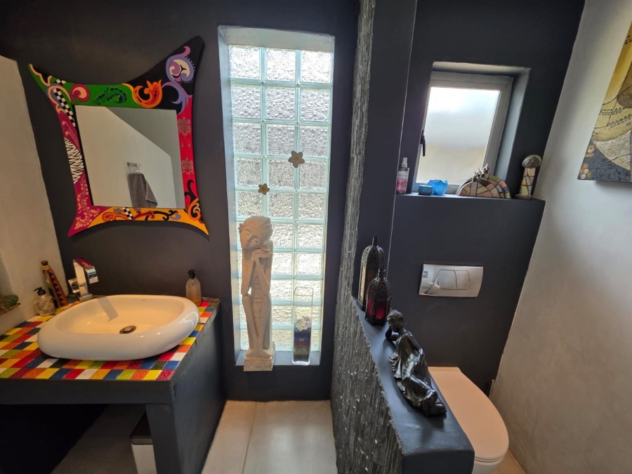 6 Bedroom Property for Sale in Heuwelsig Free State